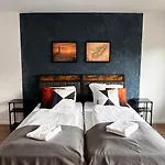 Lägenhet Nospeedlimit-design Apartment-100qm-bis Zu 8 Personen-parkpatz